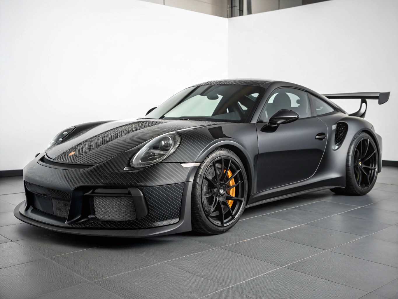 Porsche GT3 RS with Carbonfiber accents in full black and with ultra real graphics, useable as wallpaper
