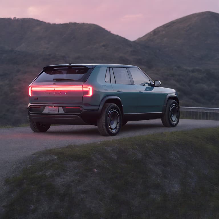 Rivian R1T Electric SUV: A Glimpse into the Future of Sustainable Mobility