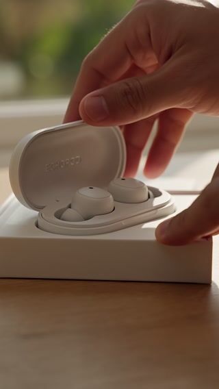 Unboxing Reveal ad style